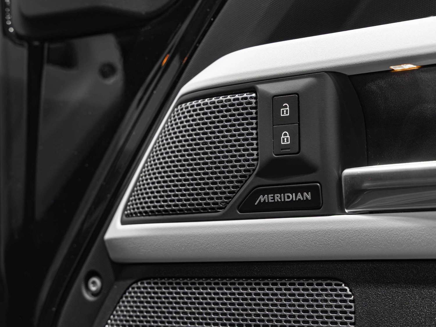 Used Land Rover Defender 110 2023 for sale - 77119918: Photo 5