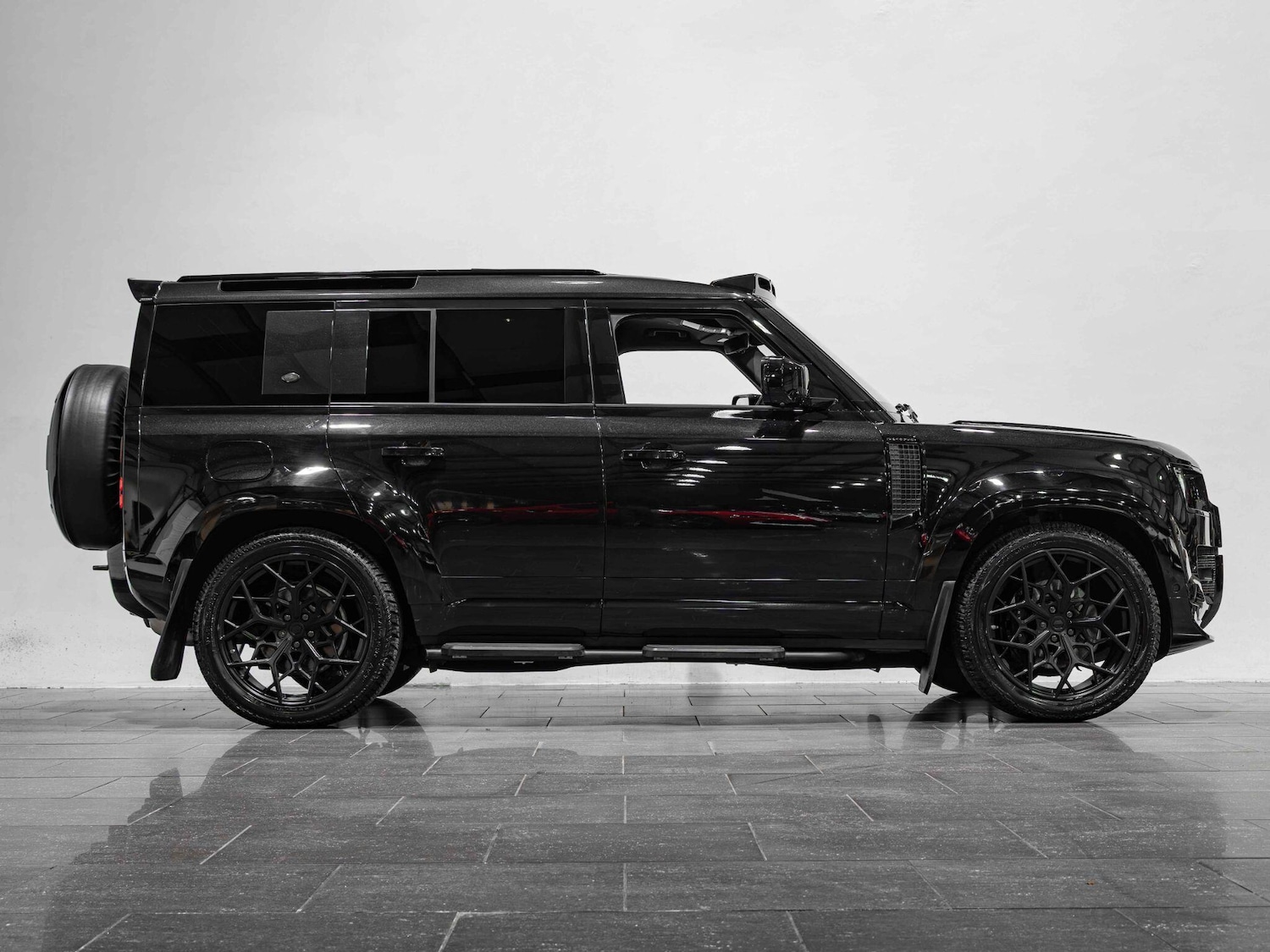 Used Land Rover Defender 110 2023 for sale - 77119918: Photo 7