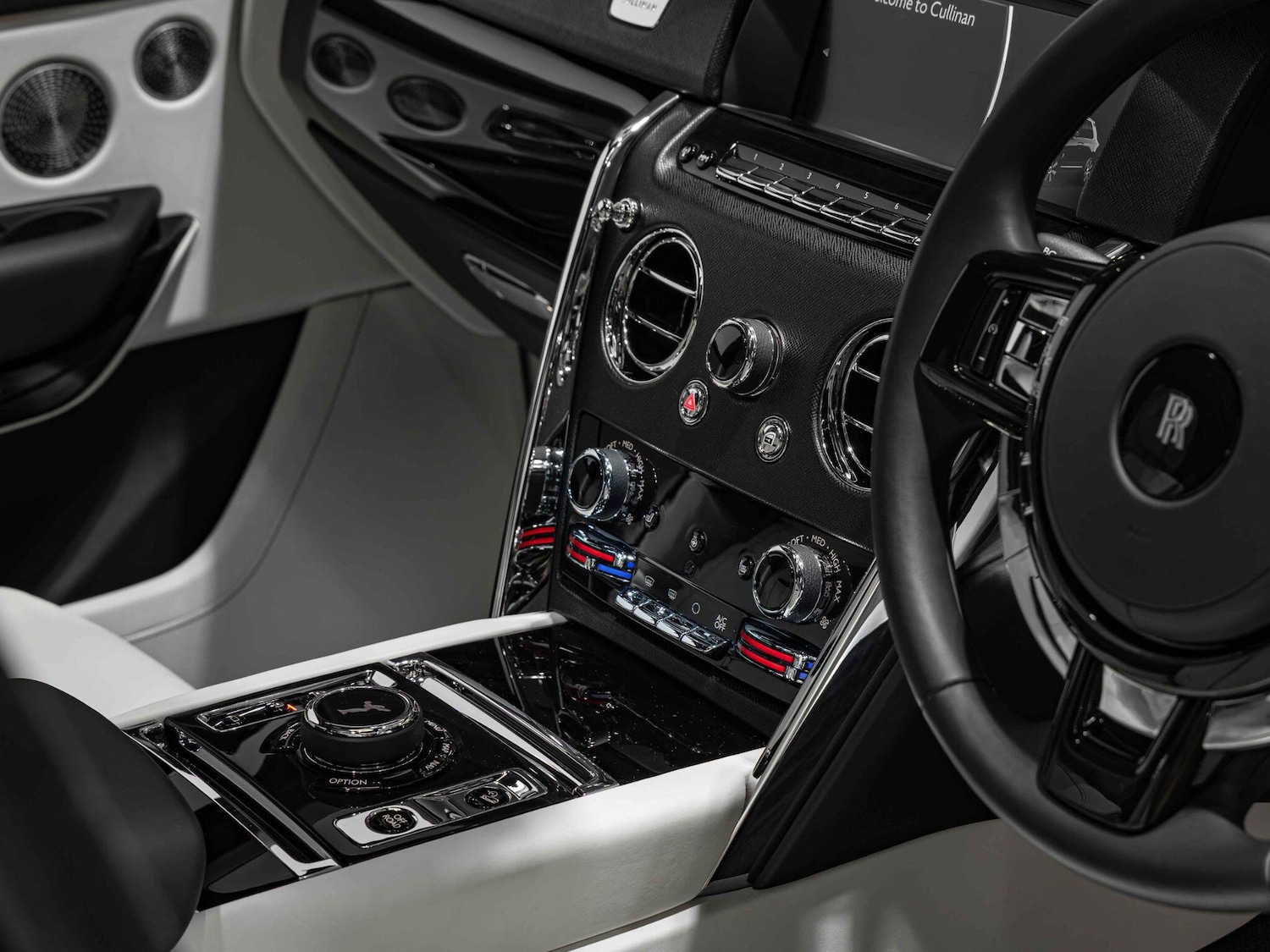 Used Rolls-Royce Cullinan for sale - 76832451: Photo 26