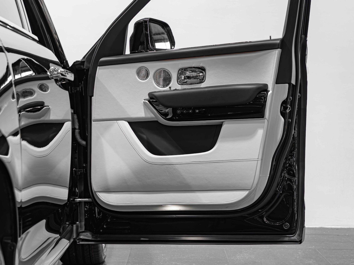 Used Rolls-Royce Cullinan for sale - 76832451: Photo 27