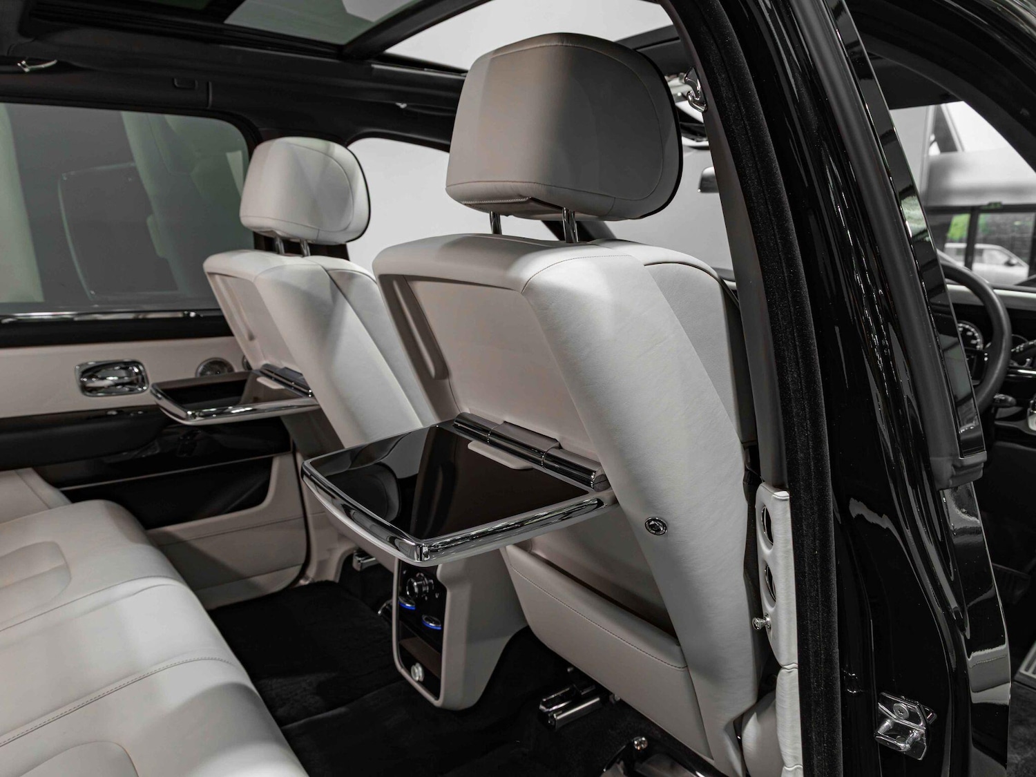 Used Rolls-Royce Cullinan for sale - 76832451: Photo 31