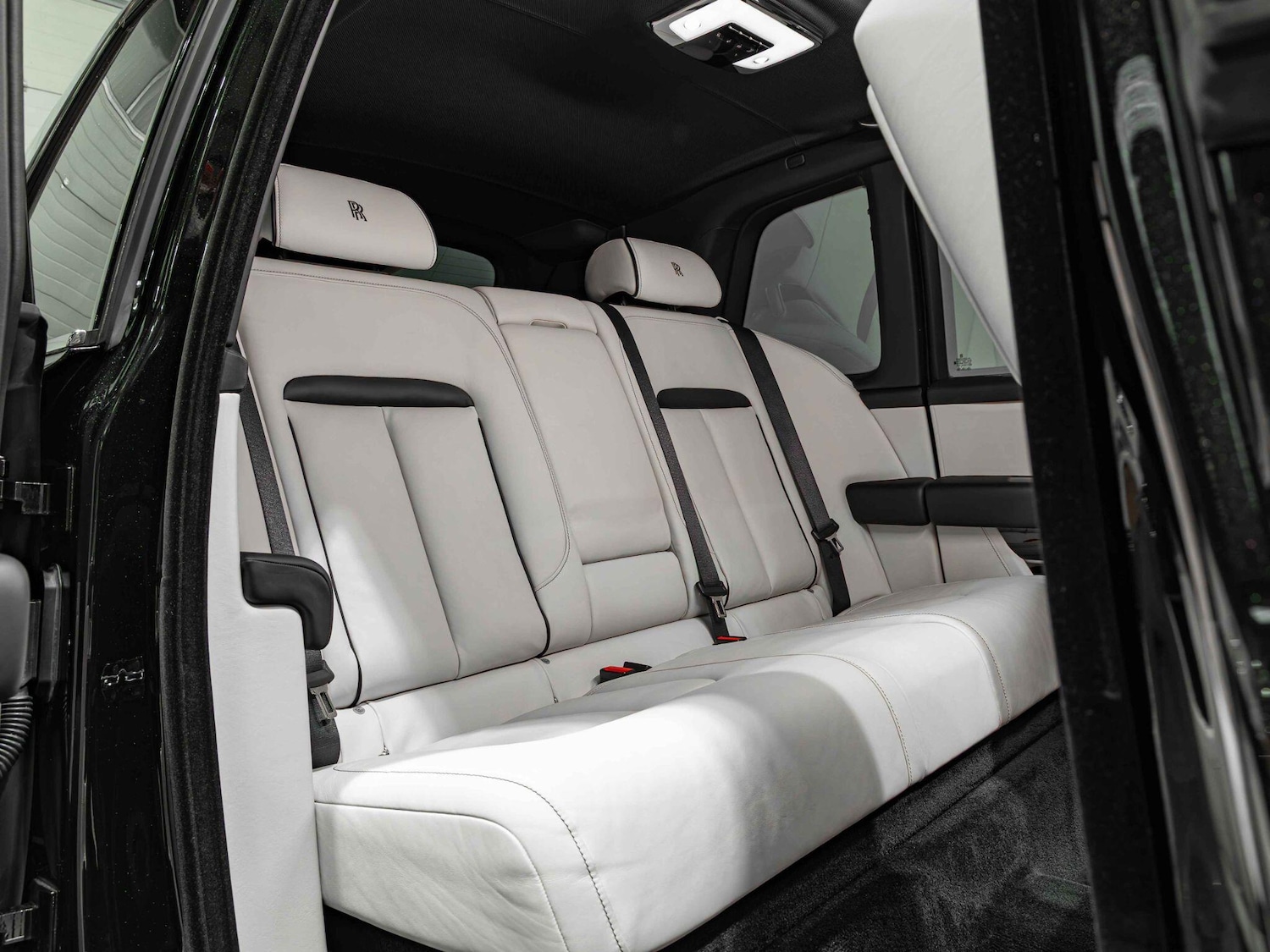 Used Rolls-Royce Cullinan for sale - 76832451: Photo 32