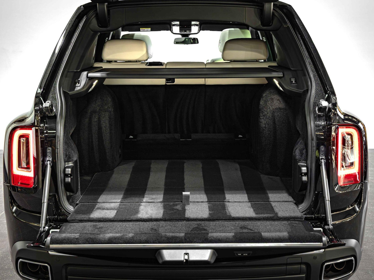 Used Rolls-Royce Cullinan for sale - 76832451: Photo 33