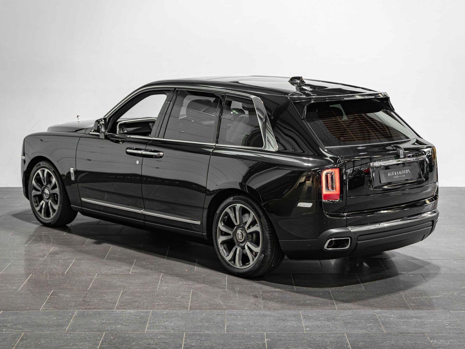 Used Rolls-Royce Cullinan for sale - 76832451: Photo 5