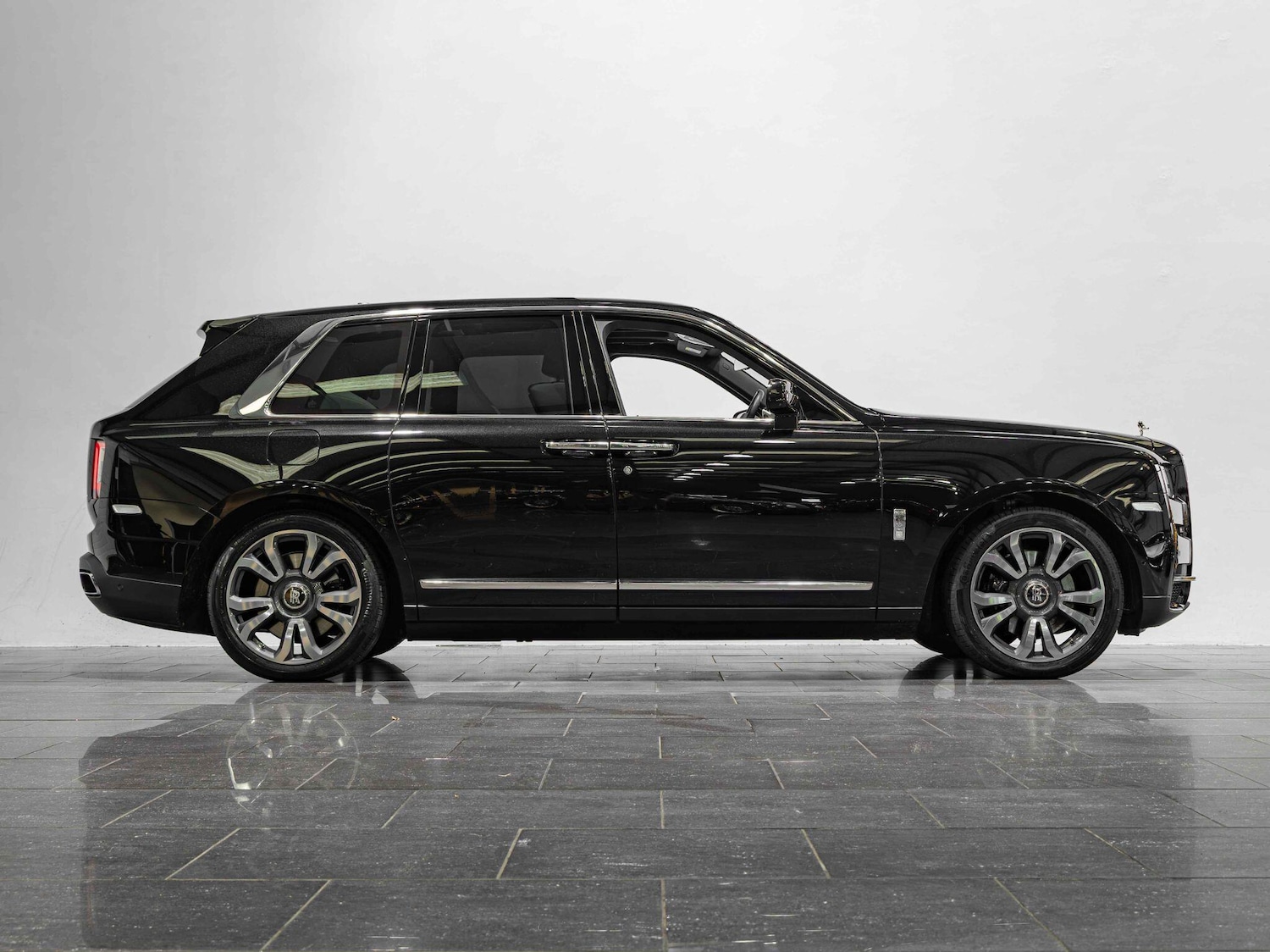 Used Rolls-Royce Cullinan for sale - 76832451: Photo 6