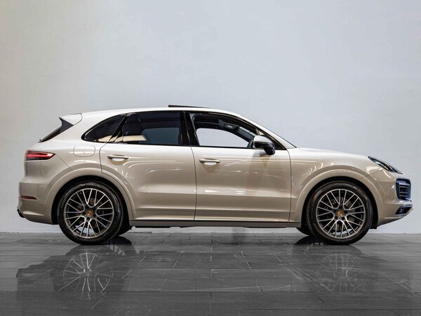 Used Porsche Cayenne 2022 for sale - 76189055: Photo 2