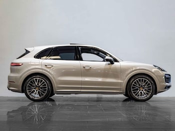 Used Porsche Cayenne 2022 for sale - 76189055: Photo 2