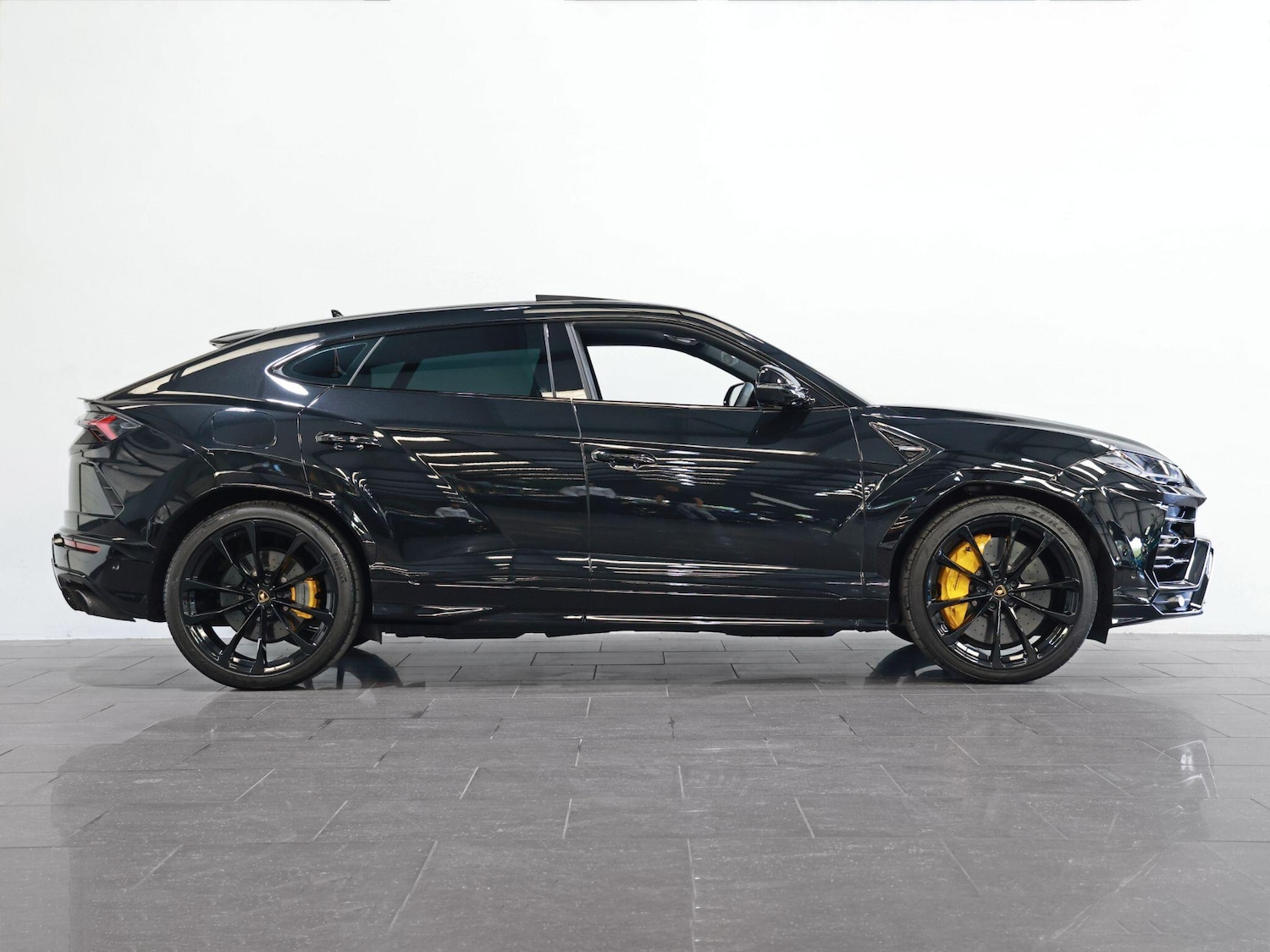 Used Lamborghini Urus 2021 for sale - 76549987: Photo 2