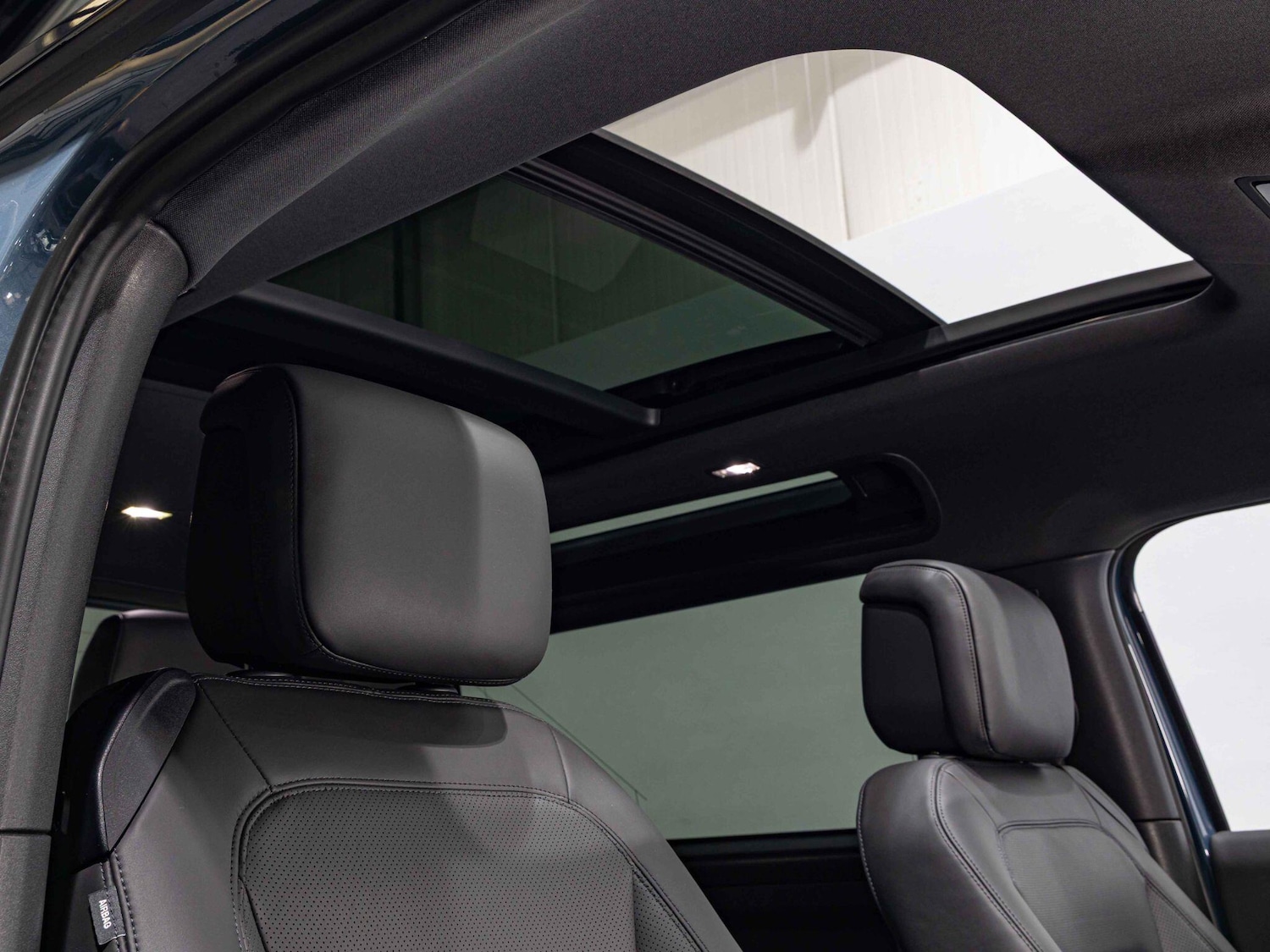 Used Land Rover Defender 2025 for sale - 76484626: Photo 2