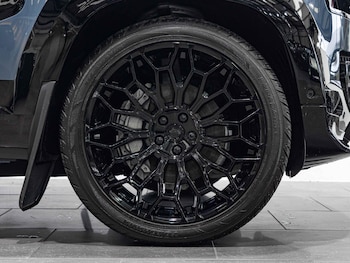 Used Land Rover Defender 2025 for sale - 76484626: Photo