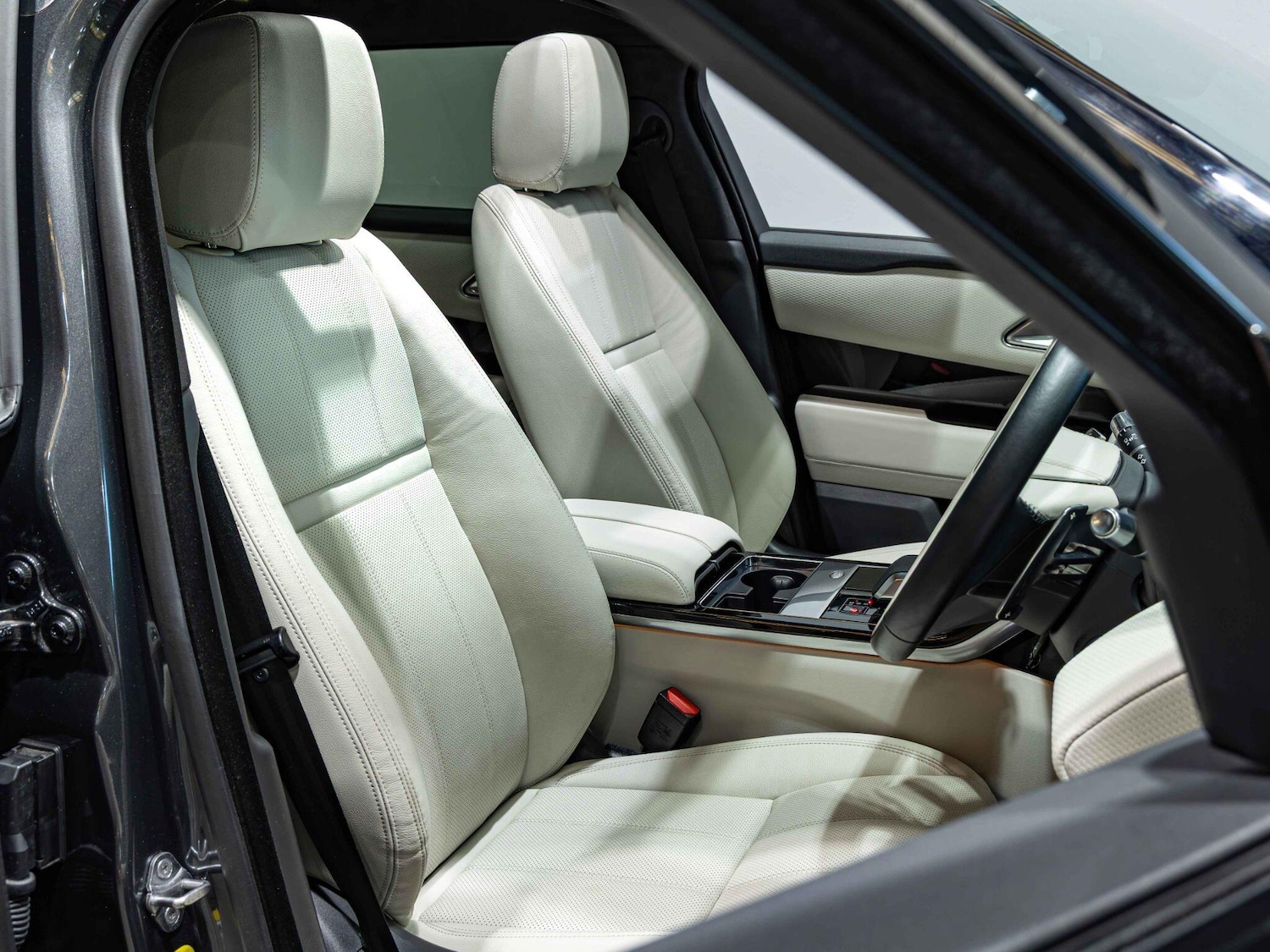 Used Land Rover Range Rover Velar 2023 for sale - 77081349: Photo 2