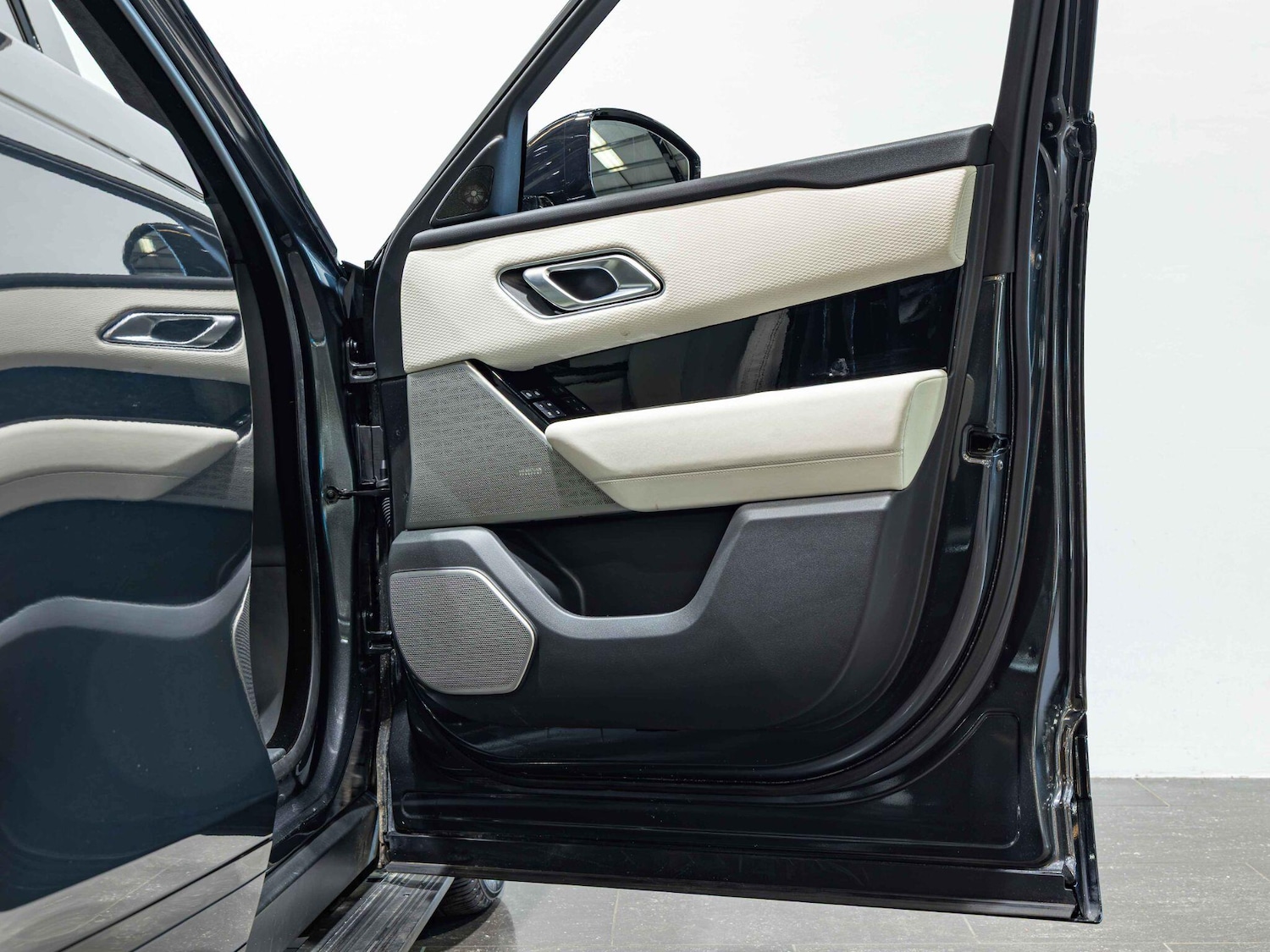 Used Land Rover Range Rover Velar 2023 for sale - 77081349: Photo 21