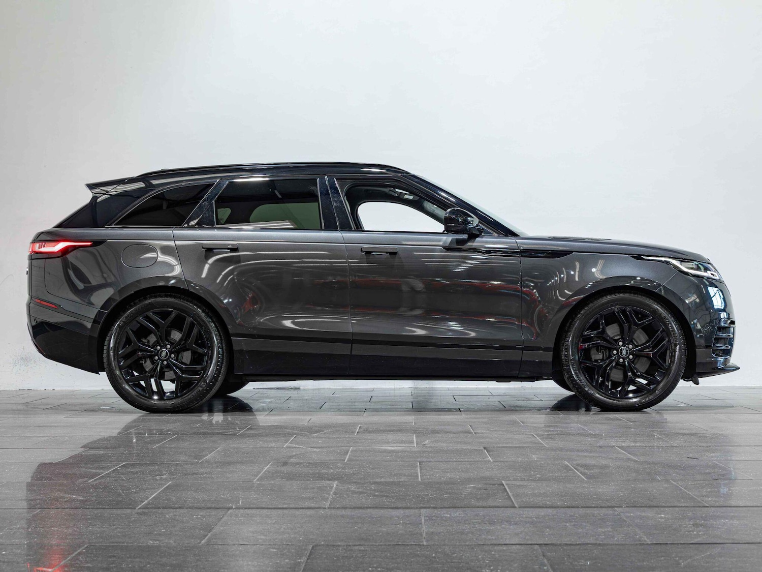 Used Land Rover Range Rover Velar 2023 for sale - 77081349: Photo 6