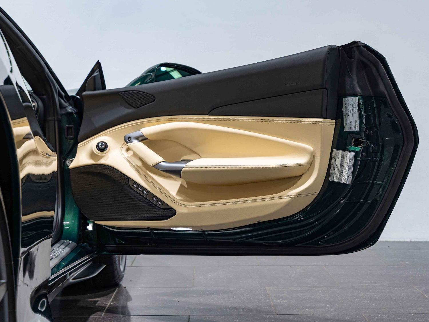 Used Ferrari F8 Spider 2023 for sale - 76990704: Photo 17