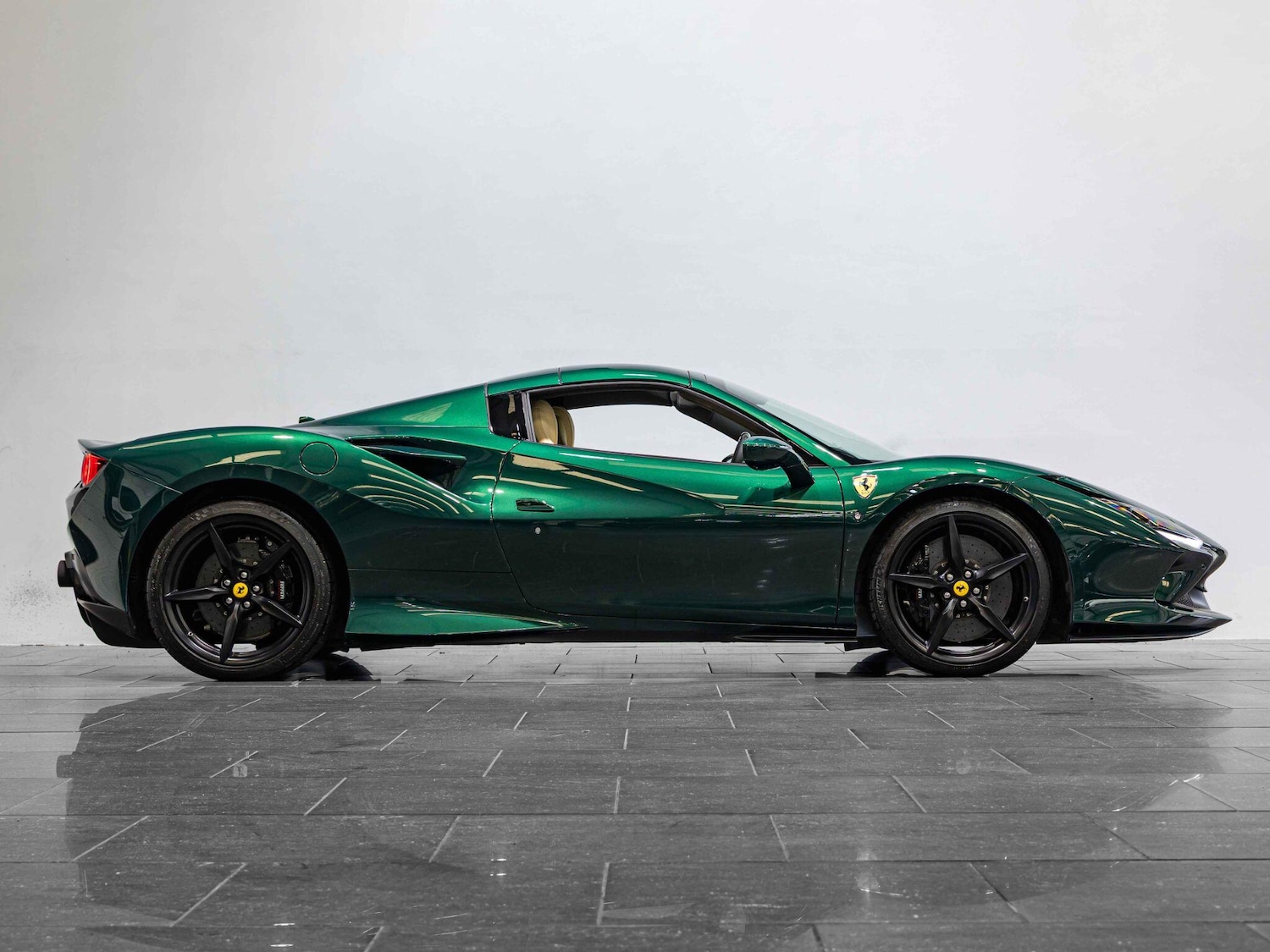 Used Ferrari F8 Spider 2023 for sale - 76990704: Photo 5