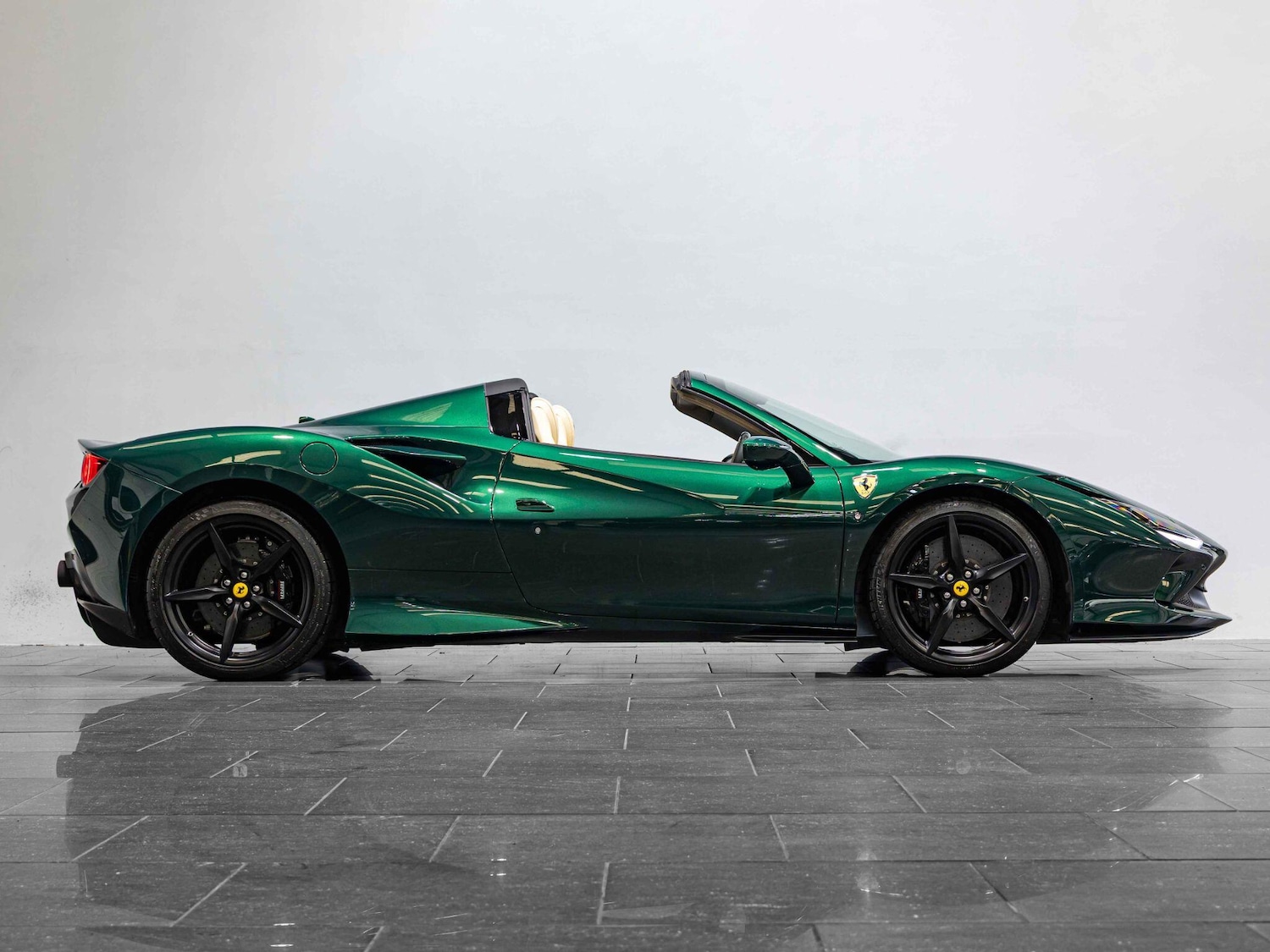 Used Ferrari F8 Spider 2023 for sale - 76584251: Photo 4