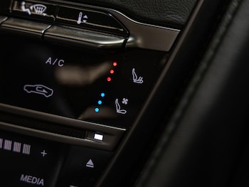 Used Aston Martin DBS 2021 for sale - 77537560: Photo