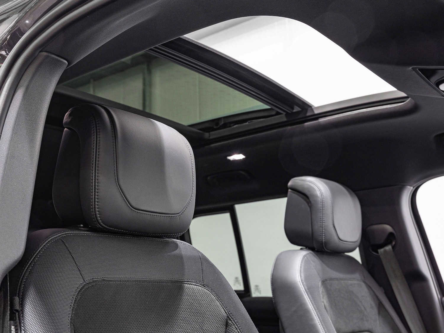 Used Land Rover Defender 110 for sale - 76997836: Photo 2