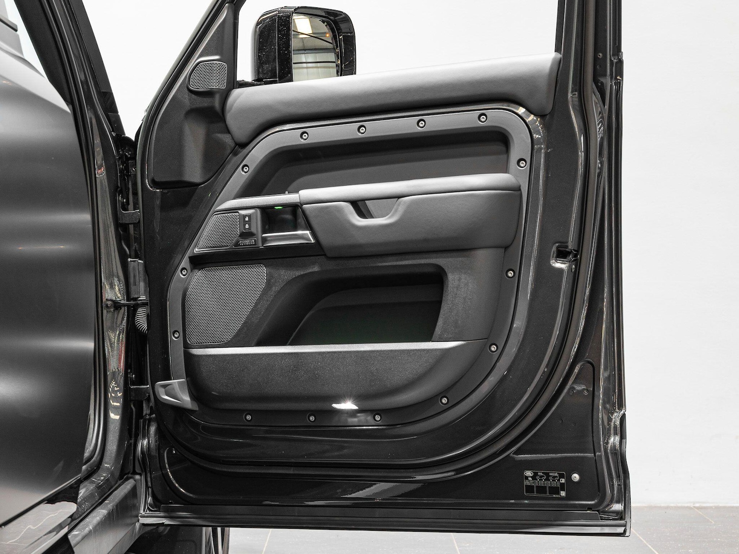 Used Land Rover Defender 110 for sale - 76997836: Photo 22