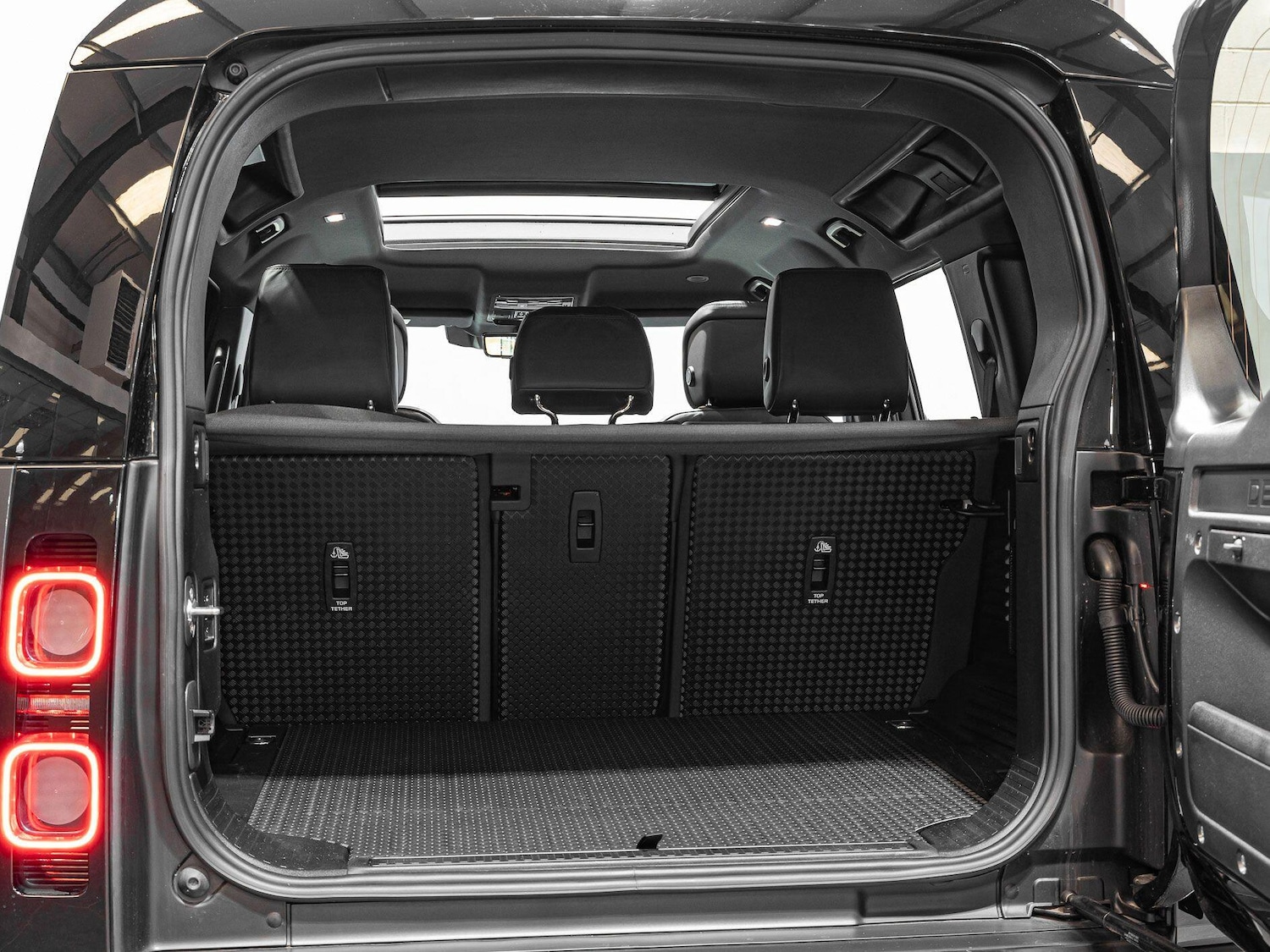 Used Land Rover Defender 110 for sale - 76997836: Photo 30