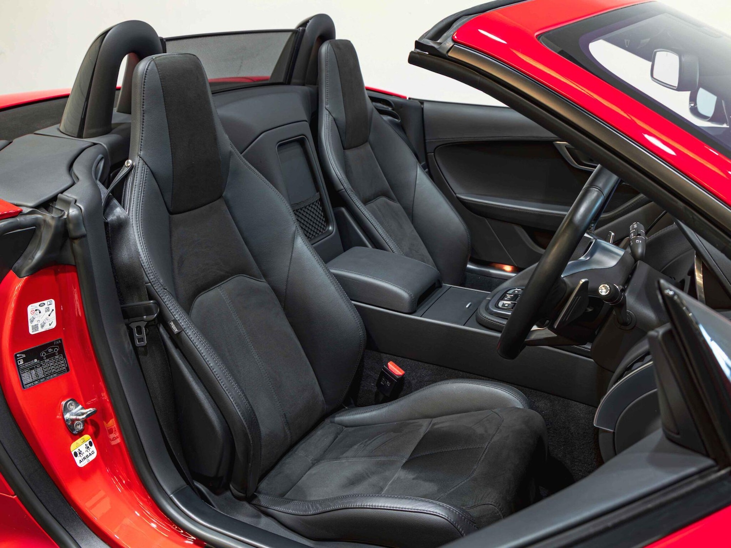 Used Jaguar F-Type 2019 for sale - 77657716: Photo 2