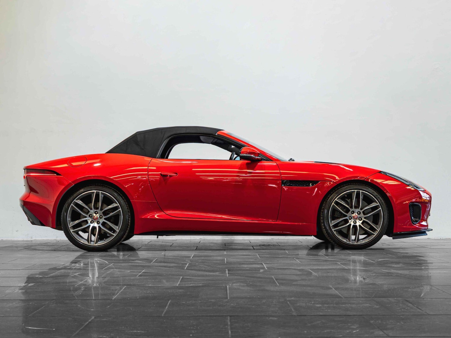 Used Jaguar F-Type 2019 for sale - 77657716: Photo 6