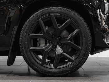 Used Land Rover Defender 110 2024 for sale - 76619784: Photo