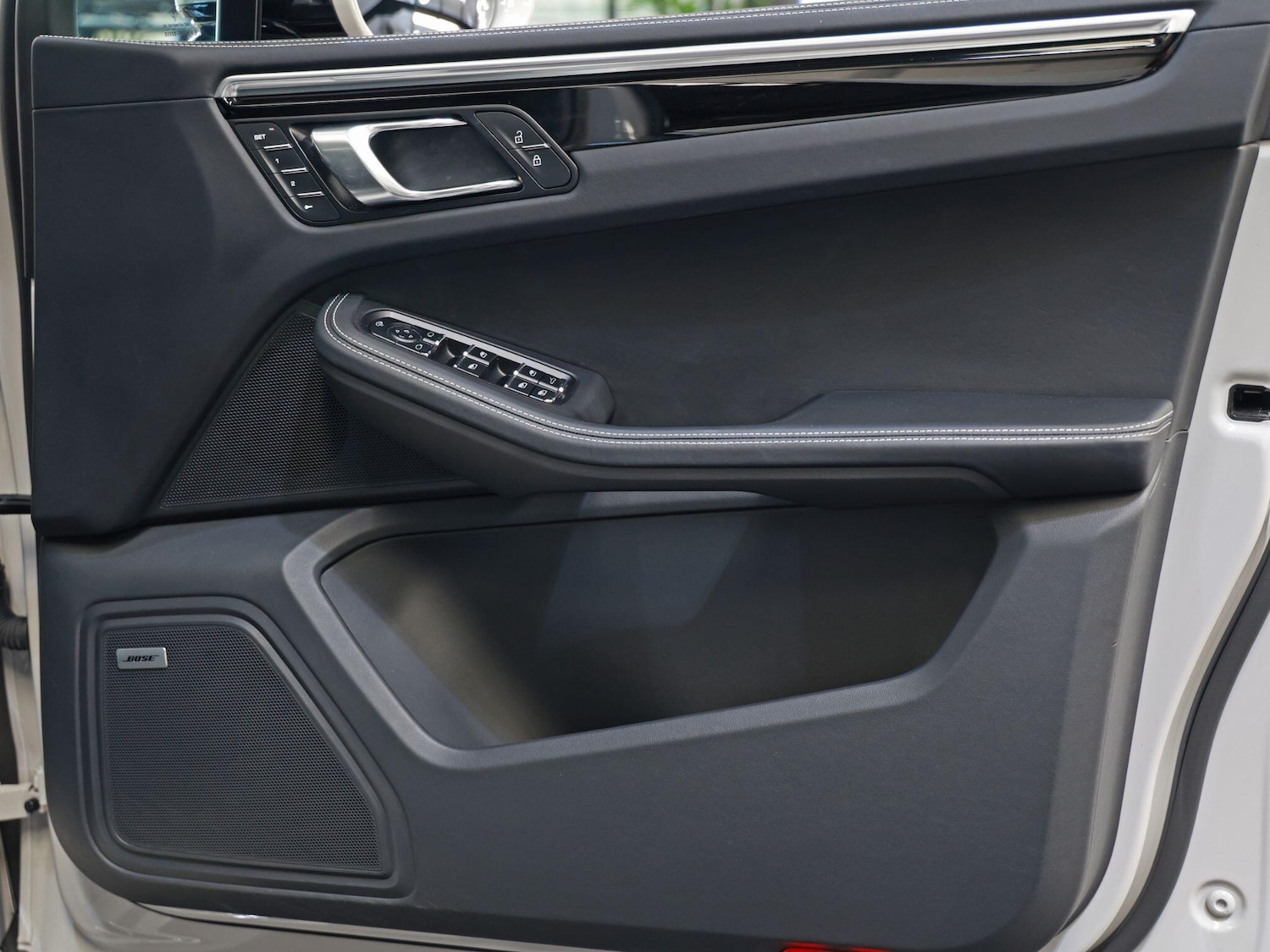 Used Porsche Macan 2023 for sale - 77155451: Photo 22