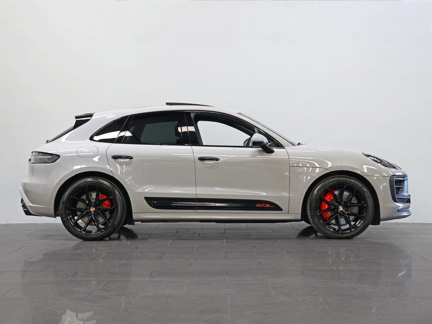 Used Porsche Macan 2023 for sale - 77155451: Photo 5