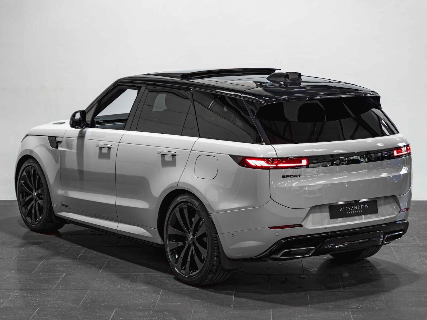 Used Land Rover Range Rover Sport 2023 for sale - 77684129: Photo 5