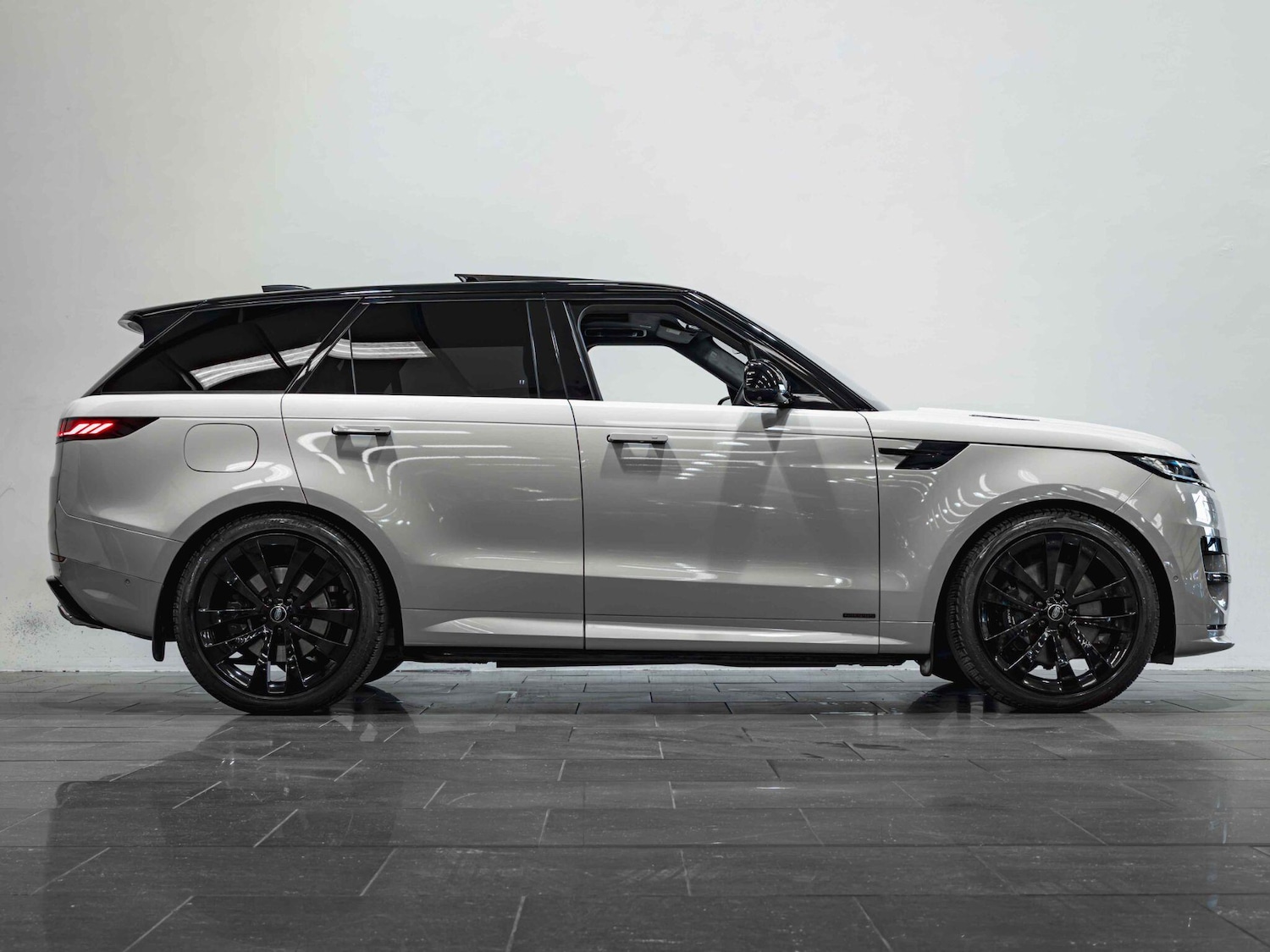 Used Land Rover Range Rover Sport 2023 for sale - 77684129: Photo 6