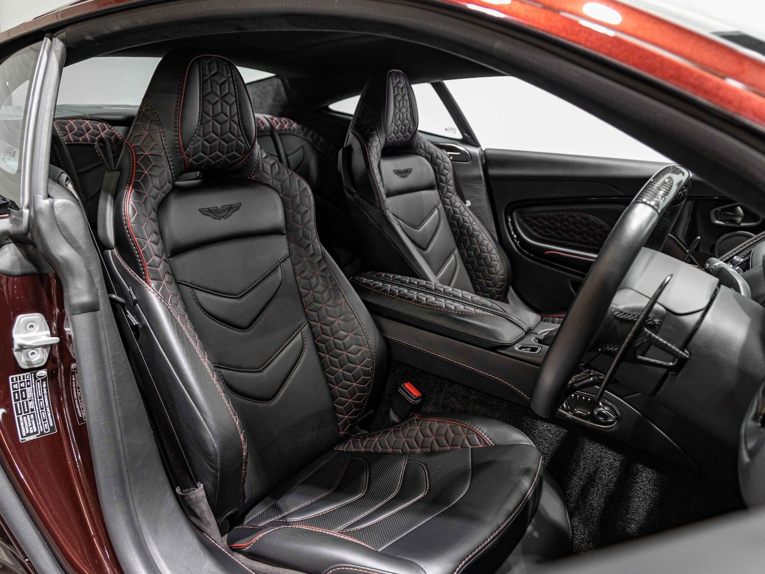 Used Aston Martin DBS 2018 for sale - 76295555: Photo 2