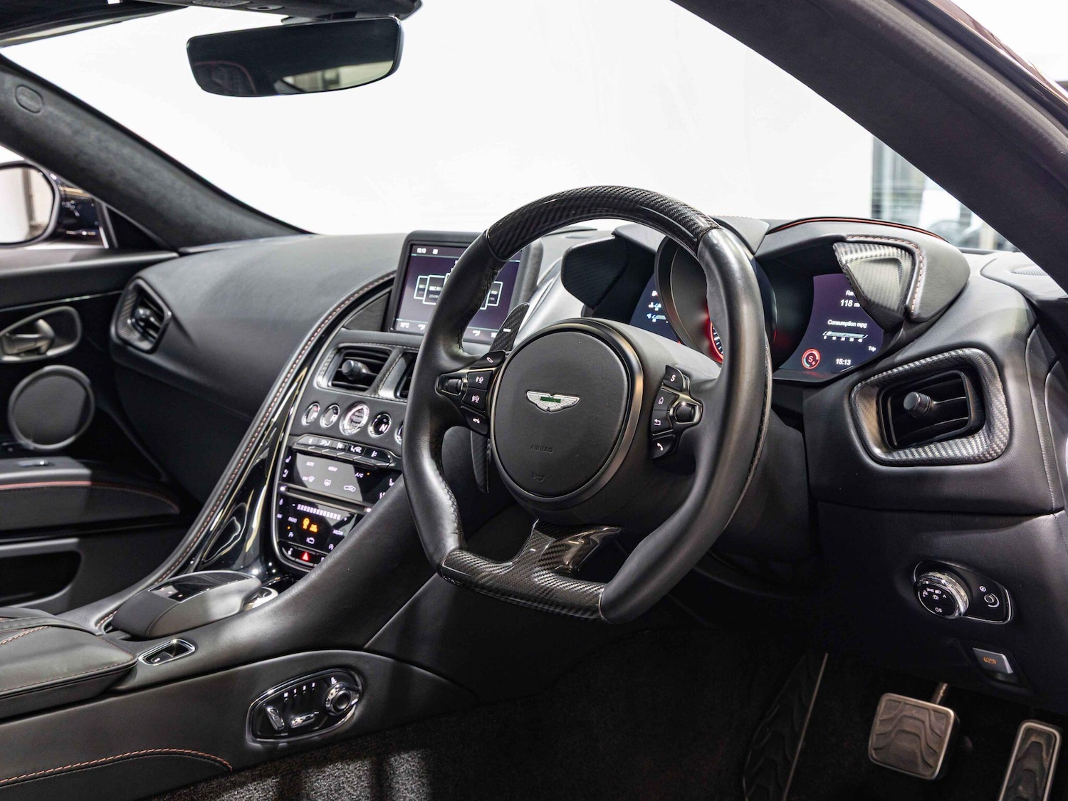 Used Aston Martin DBS 2018 for sale - 76295555: Photo 23