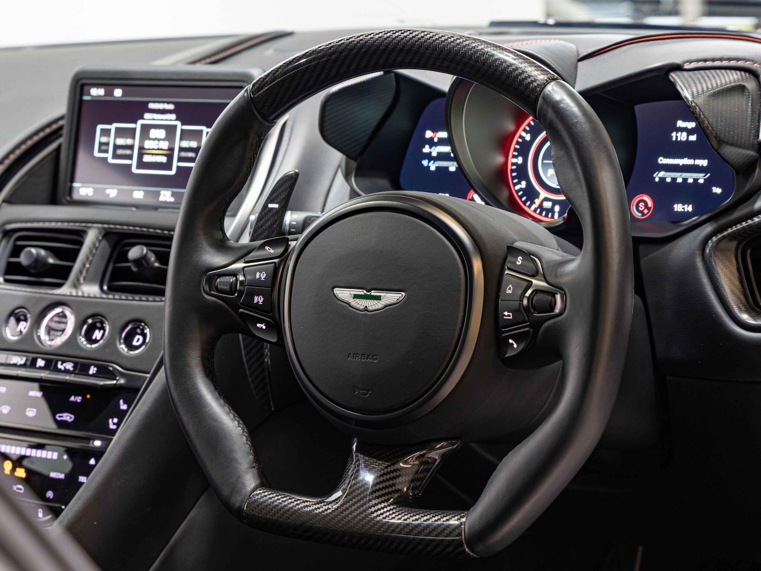 Used Aston Martin DBS 2018 for sale - 76295555: Photo 3
