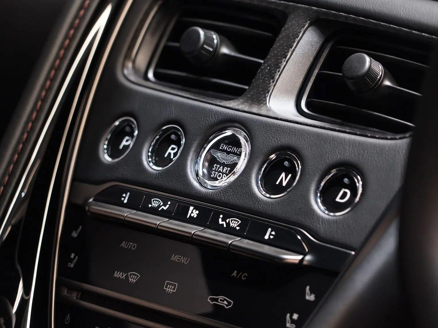 Used Aston Martin DBS 2018 for sale - 76295555: Photo 36