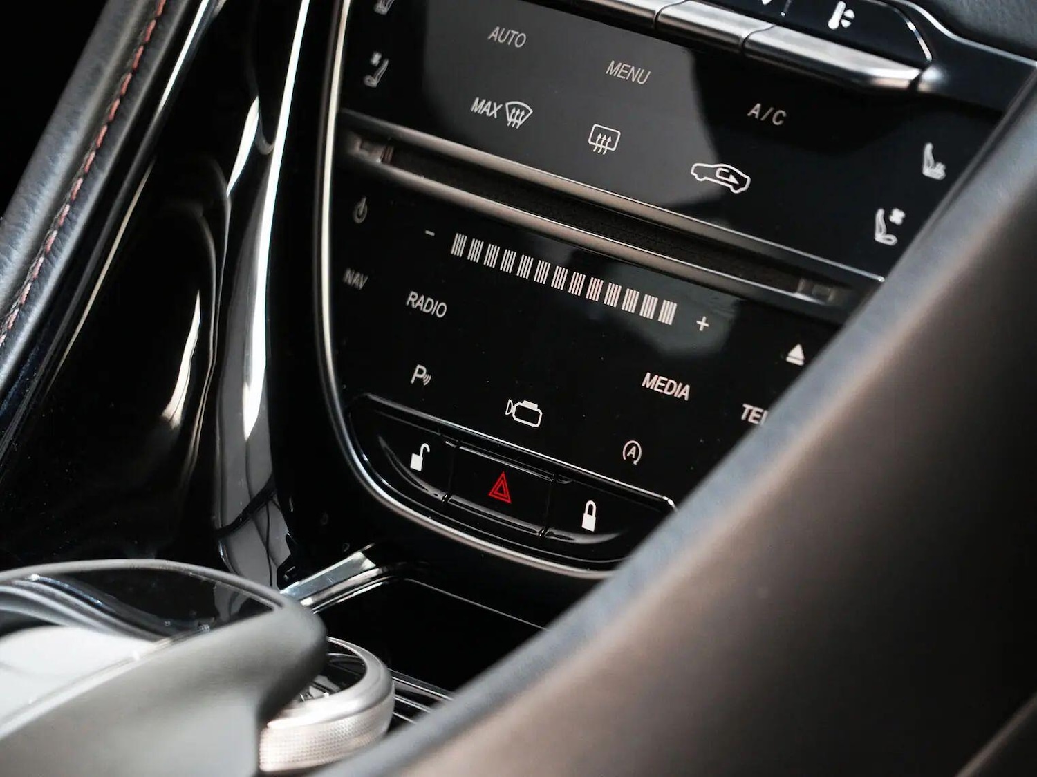 Used Aston Martin DBS 2018 for sale - 76295555: Photo 37