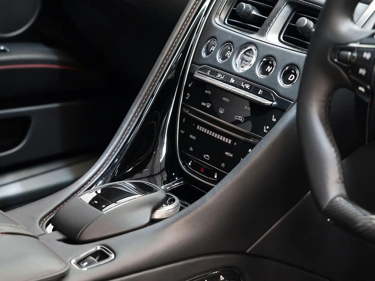 Used Aston Martin DBS 2018 for sale - 76295555: Photo 38