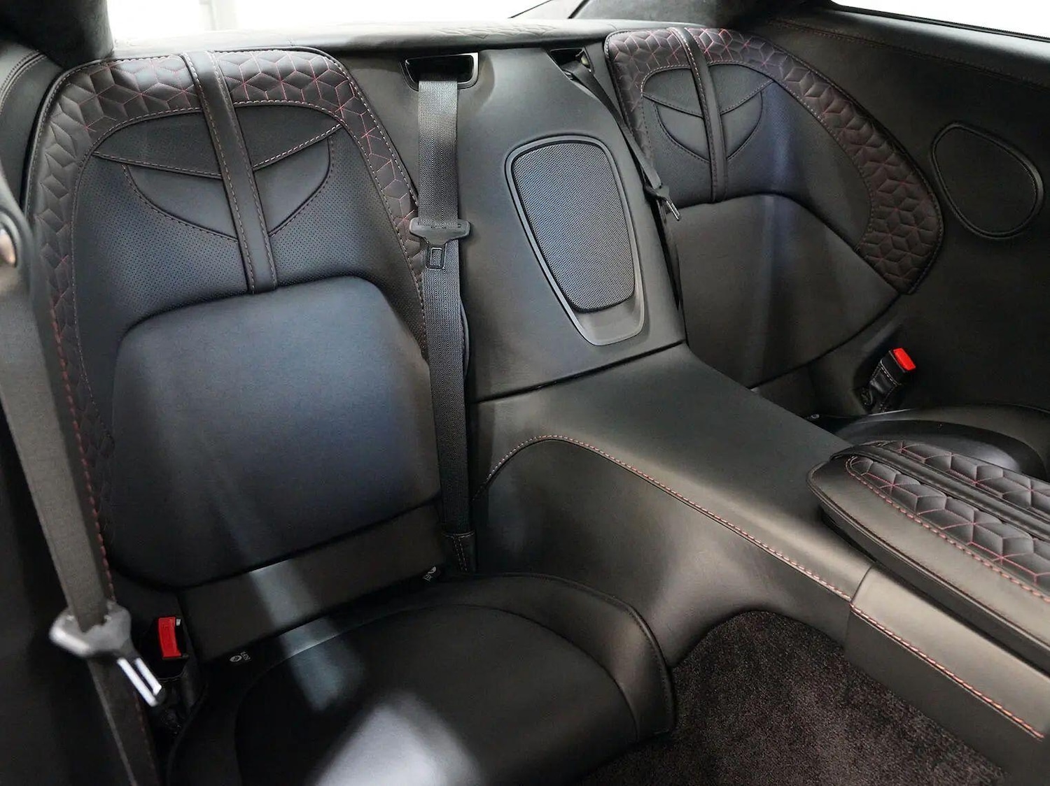 Used Aston Martin DBS 2018 for sale - 76295555: Photo 44