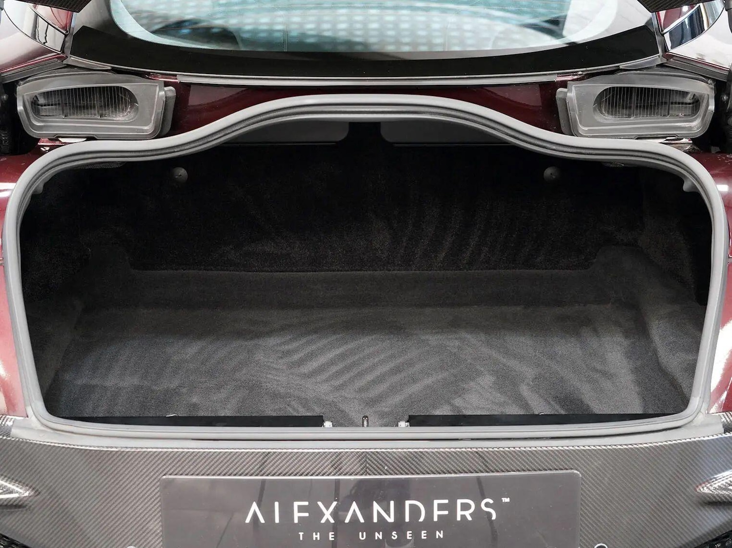 Used Aston Martin DBS 2018 for sale - 76295555: Photo 45