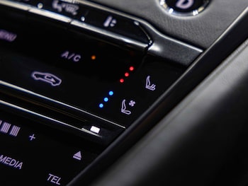 Used Aston Martin DBS 2018 for sale - 76295555: Photo
