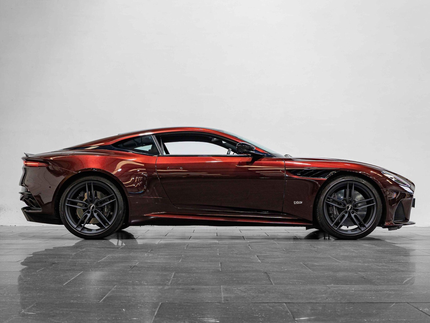 Used Aston Martin DBS 2018 for sale - 76295555: Photo 6