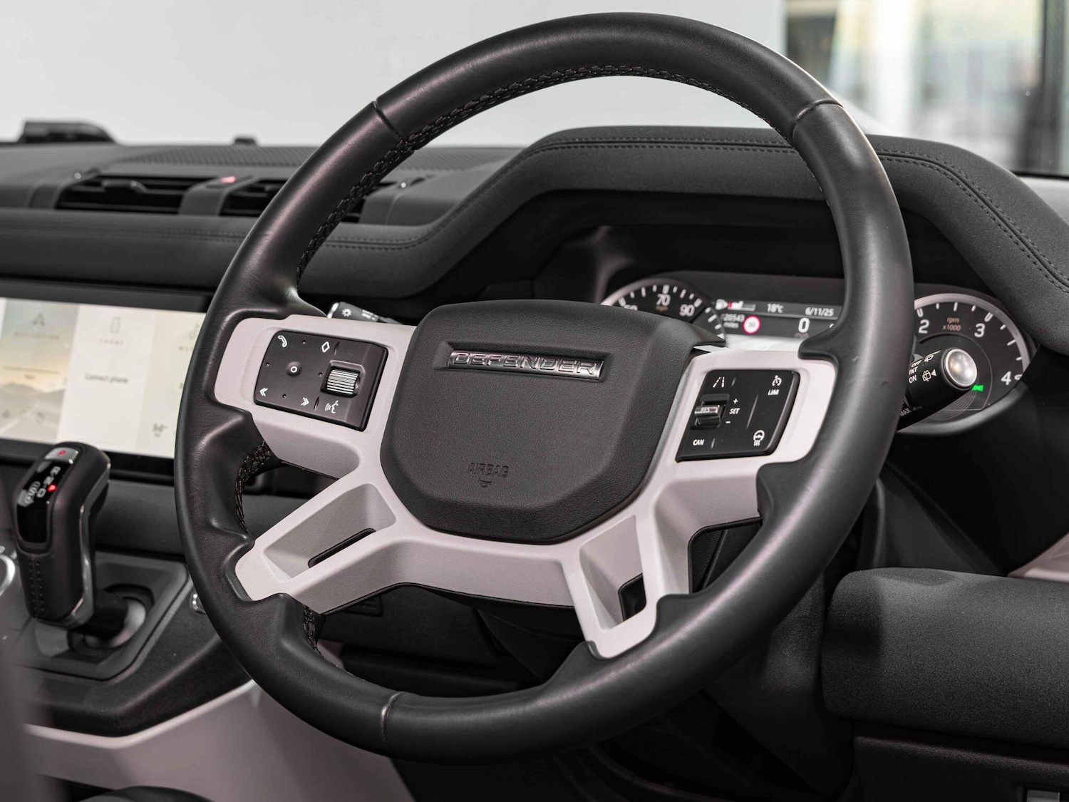 Used Land Rover Defender 2023 for sale - 76996457: Photo 11