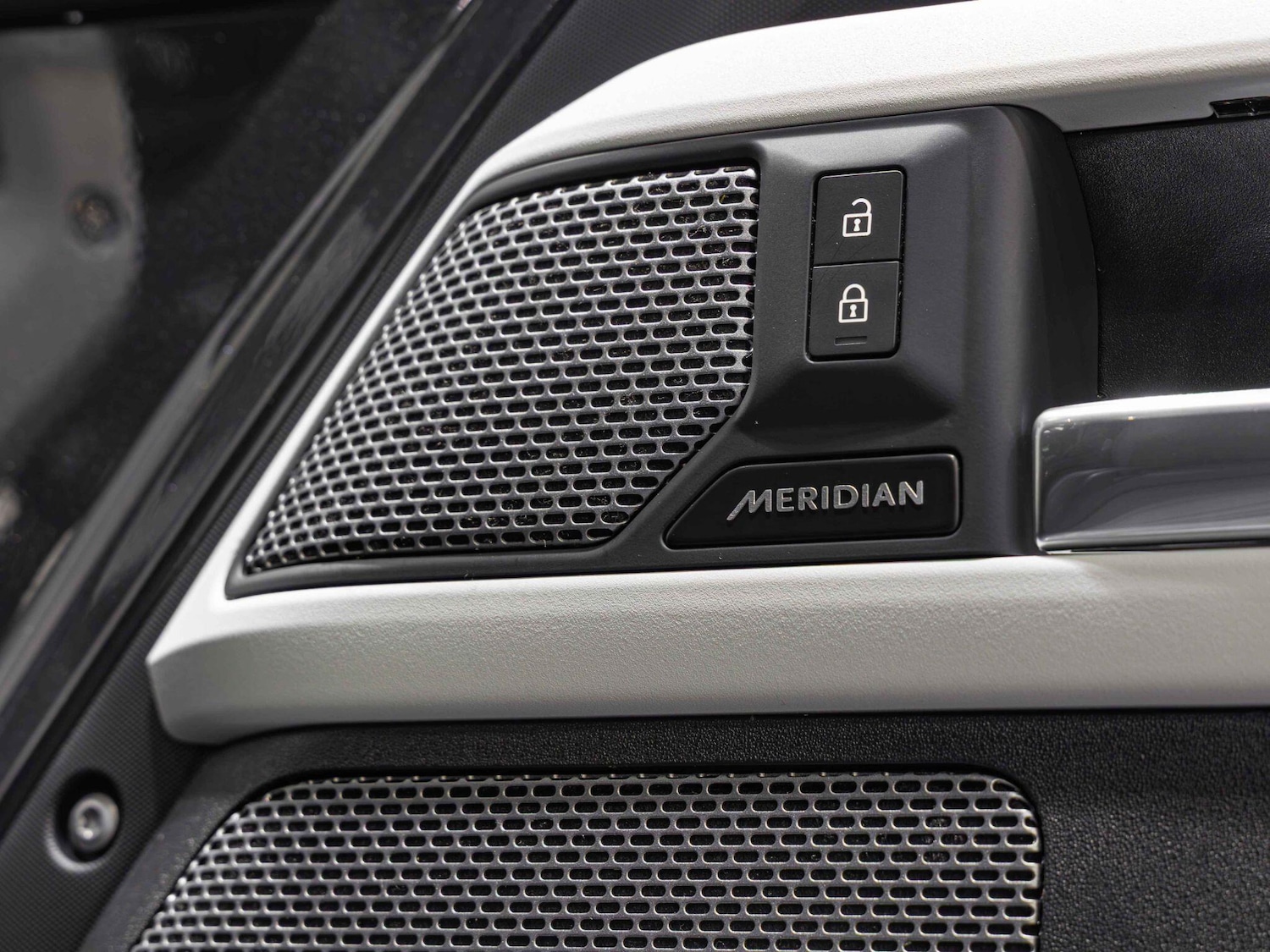 Used Land Rover Defender 2023 for sale - 76996457: Photo 15