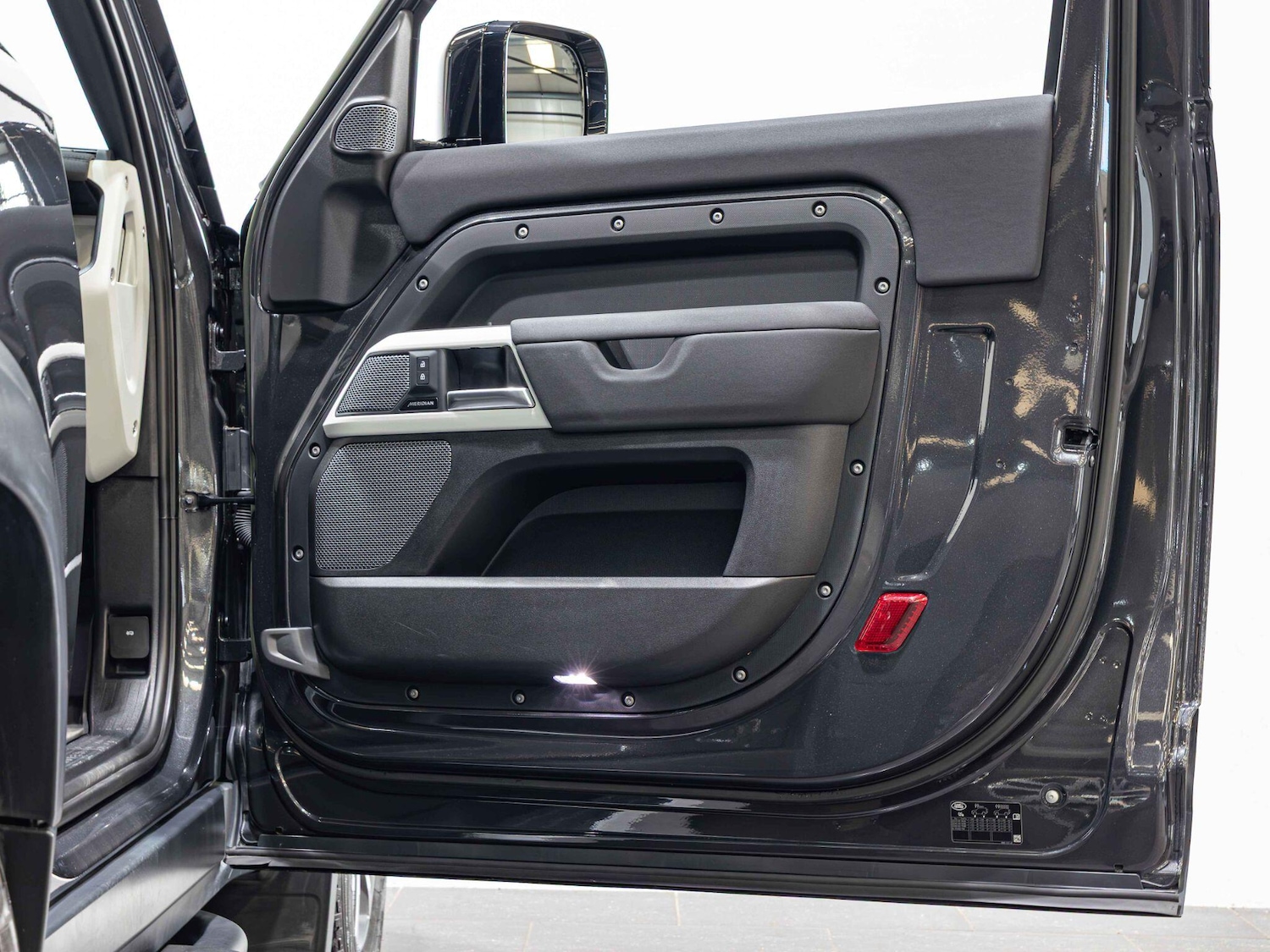 Used Land Rover Defender 2023 for sale - 76996457: Photo 16