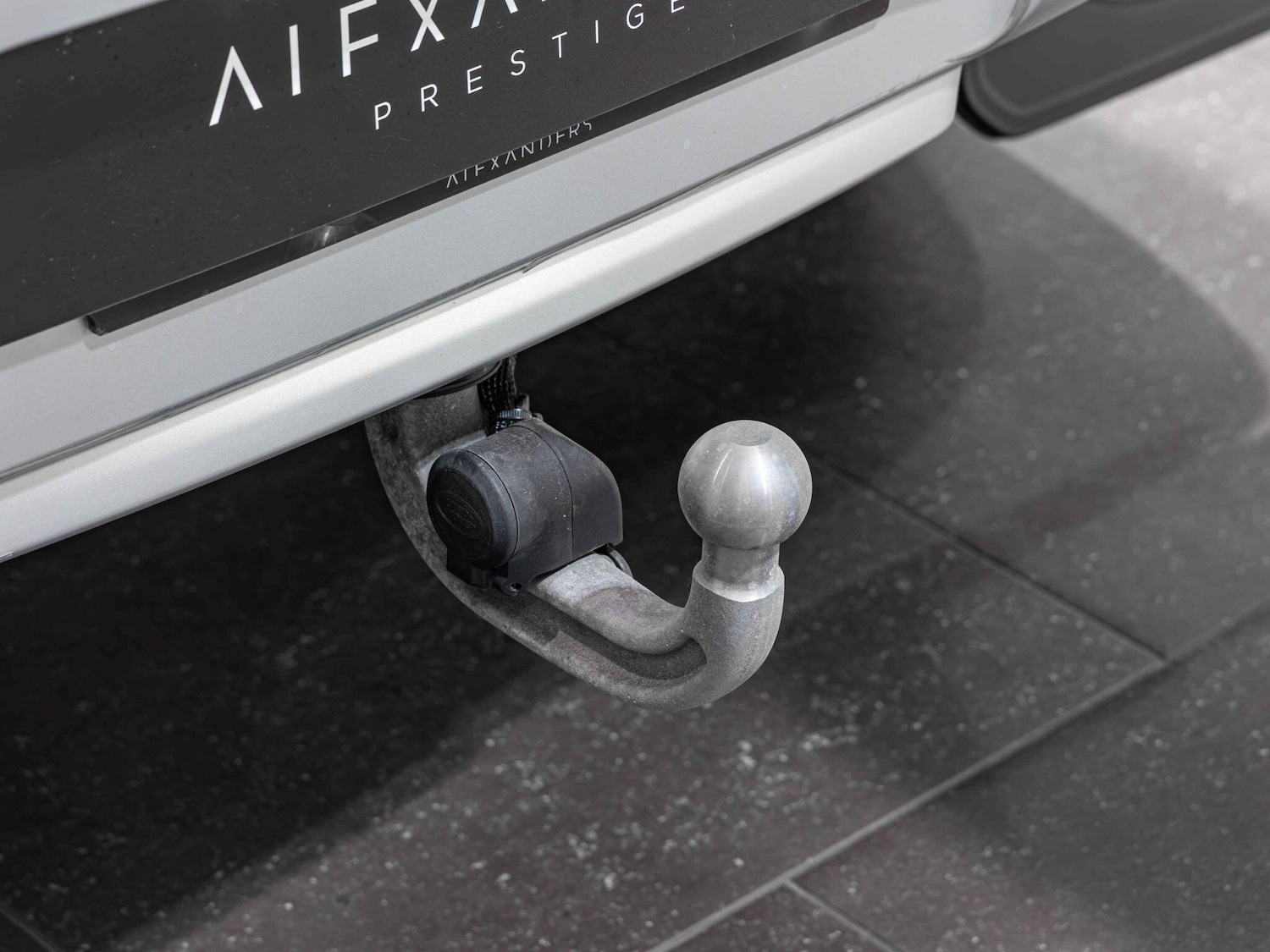 Used Land Rover Defender 2023 for sale - 76996457: Photo 2