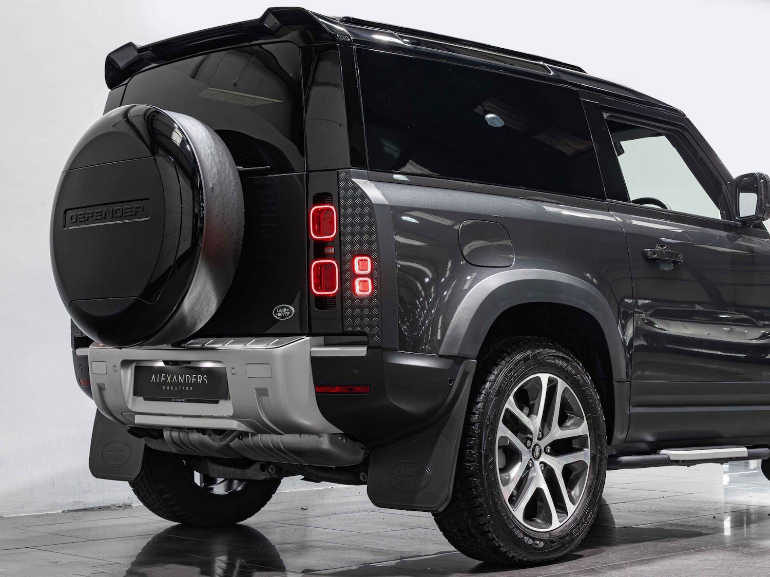 Used Land Rover Defender 2023 for sale - 76996457: Photo 24