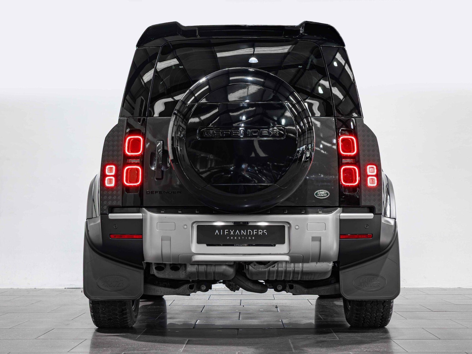 Used Land Rover Defender 2023 for sale - 76996457: Photo 25