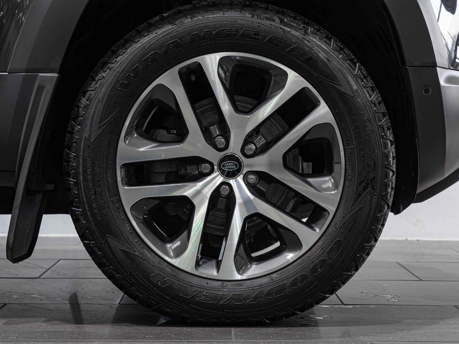 Used Land Rover Defender 2023 for sale - 76996457: Photo 3