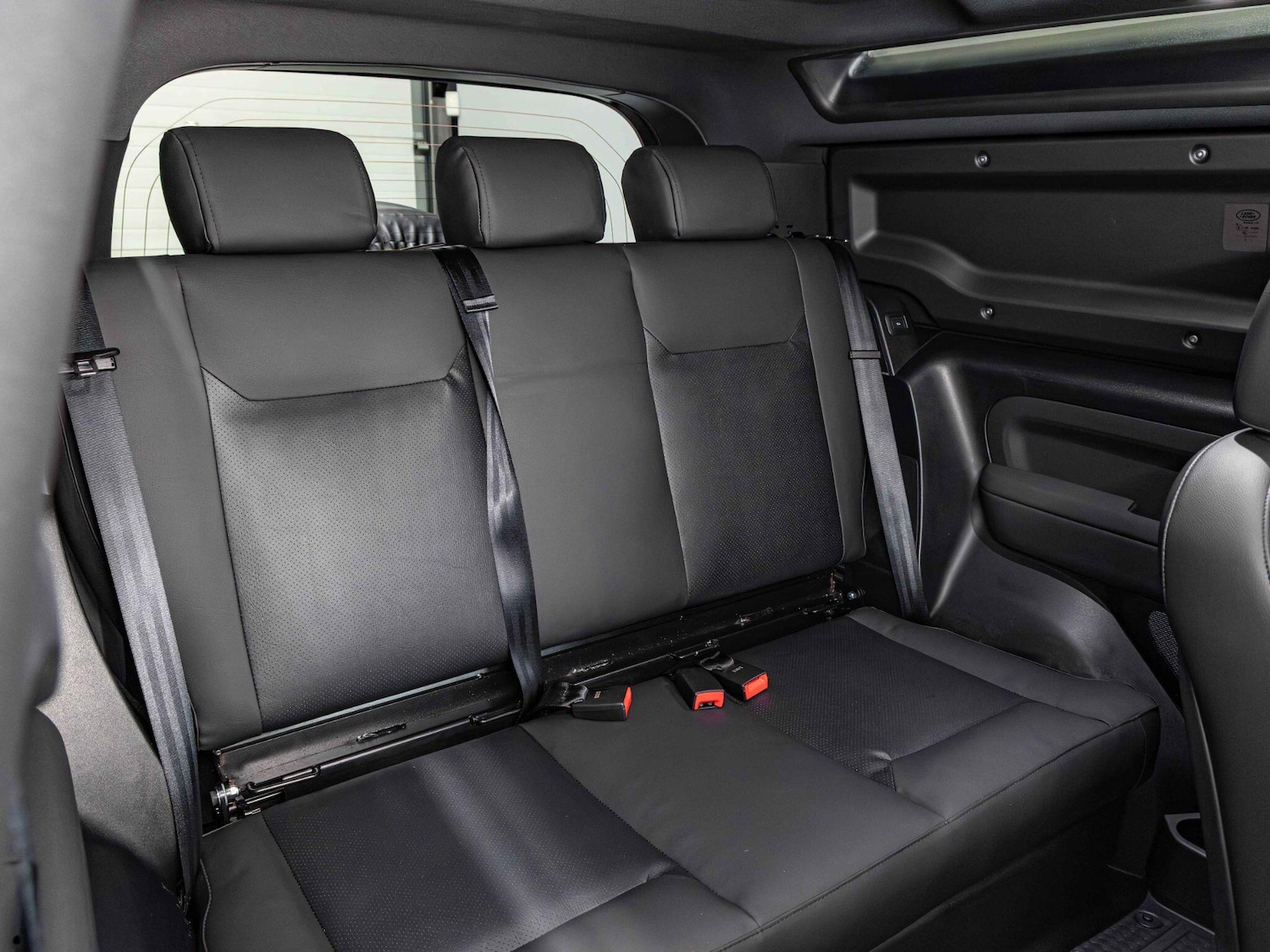 Used Land Rover Defender 2023 for sale - 76996457: Photo 4