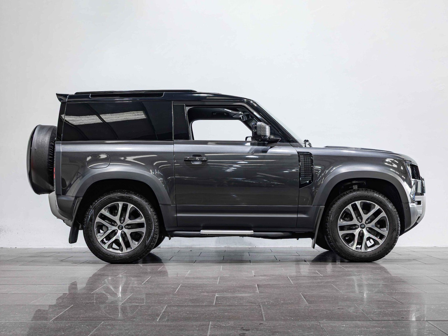 Used Land Rover Defender 2023 for sale - 76996457: Photo 5